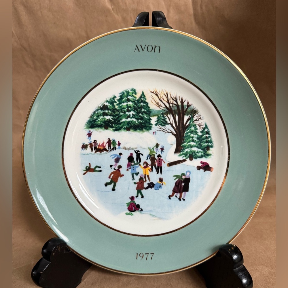 1977 Avon “Skaters on the Pond” 9” Collectible Christmas Plate made by Wedgwood